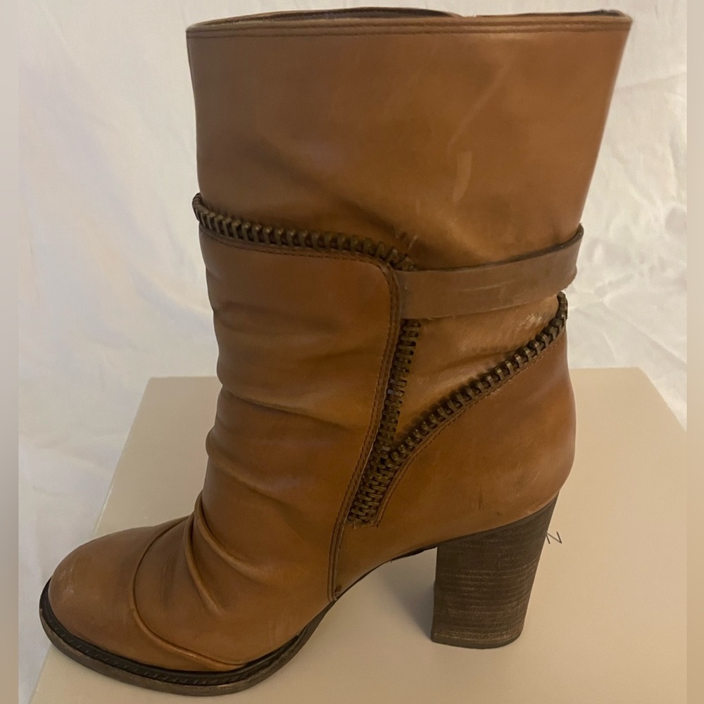 Bcbgeneration Clown Boot Size 7.5 In Acorn - image 8